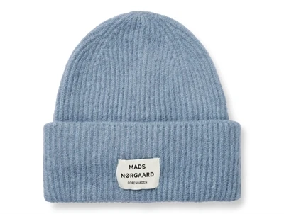 Mads Nørgaard Anju hue i lyseblå med rib og logomærke