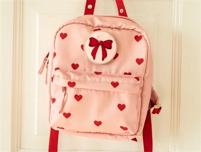 That\'s Mine Benson organizer bag prism pink med sløjfe badge