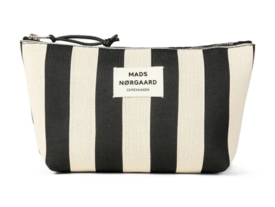 Mads Nørgaard make-up taske i sort med hvide striber og logo