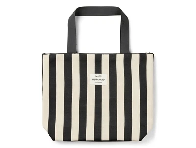 Mads Nørgaard Tote Bag i sort med hvide striber og logo