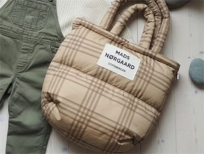 Mads Nørgaard Pillow taske cornstalk/cocoa brown med tern (voksen)