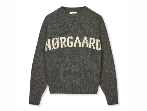 Mads Nørgaard Crash sweater mørkegrå med naturfarvet logo forfra