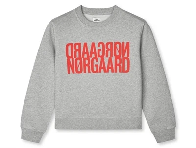 Mads Nørgaard Talinka sweatshirt grå melange forside med rødt logo