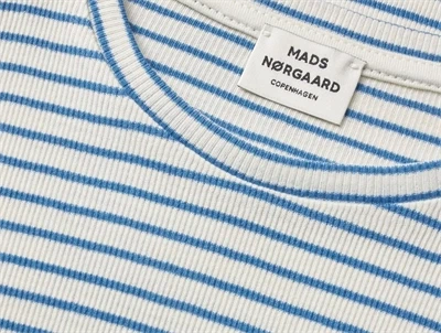 Mads Nørgaard Talino bluse hvid og blåstribet detalje ved hals