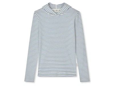 Mads Nørgaard Tally bluse hvid og blåstribet forside med hætte