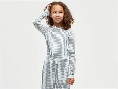 Mads Nørgaard Tally bluse hvid og blåstribet på model