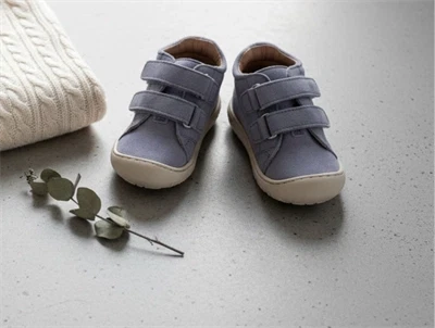 Bisgaard Hale V first step sko i ruskind med dobbelte velcroremme