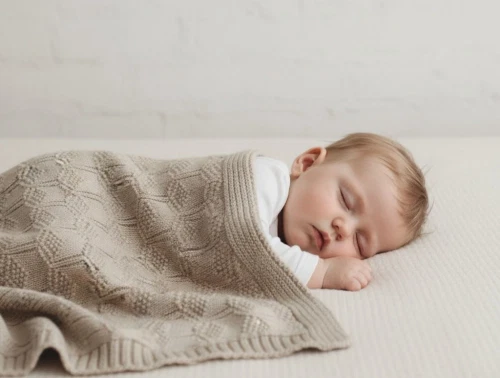 Mushie honeycomb beige strikket babytæppe