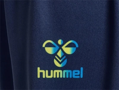 Hummel sportssæt i mørkeblå med hummel logo i lime