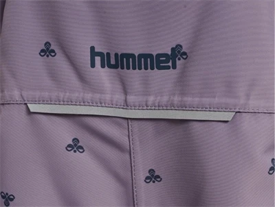 Hummel flyverdragt med logo og print i lilla nuance