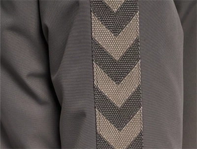 Hummel jakke med logo detalje i brungrå nuance