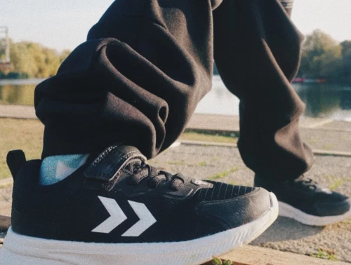 Hummel Actus TR Breather JR sneaker sort med velcro og let mesh