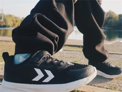 Hummel Actus TR Breather JR sneaker sort med velcro og let mesh