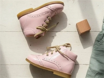 Angulus begyndersko rosa lak med snørebånd