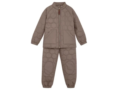 en fant termosæt i brun nuance med cirkel-quilt og forlommer, set forfra