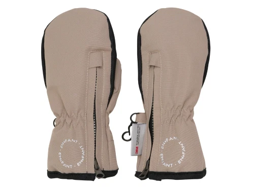 En Fant luffer fungi med lynlås og sort greb