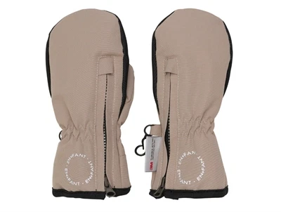 En Fant luffer fungi med lynlås og sort greb