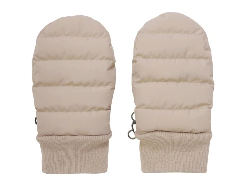 En Fant luffer i fungi med ribkant set forfra