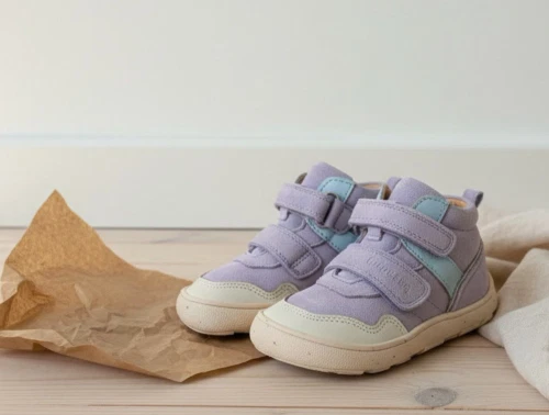 Bisgaard Becky barfodssneaker i lilla nuance med lyse kontrastdetaljer og velcro