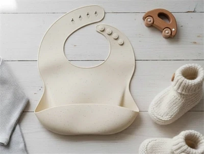 Mushie shifting sand terrazzo hagesmæk silikone