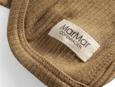 Nærbillede af MarMar elefanthue i dark bronze rib