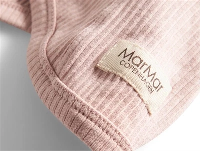 Nærbillede af MarMar elefanthue i faded rose rib