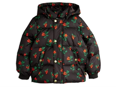 pufferjakke fra Mini Rodini i sort med lingonberries print og hætte