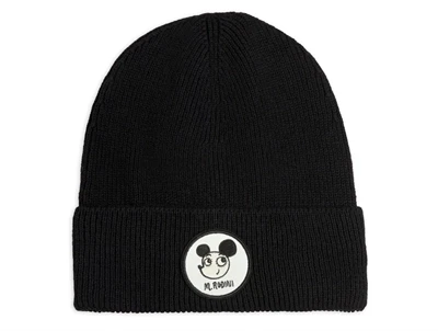 Sort beanie med Ritzratz badge fra Mini Rodini