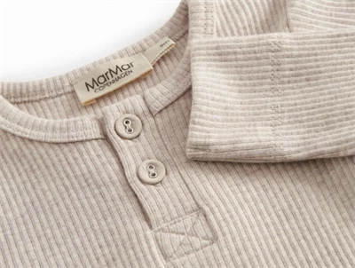 MarMar body i lys beige nuance med knapper