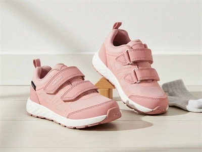 Viking Veme Reflex sneaker lyserød med refleks og GORE-TEX