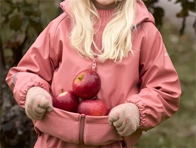 CeLaVi regnsæt i brick dust med fleecefoer i brug