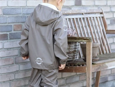 Mikk-line regnsæt cinder bæres af barn