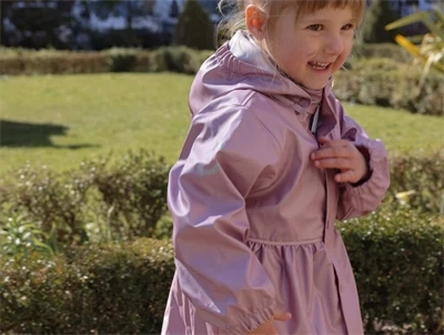 Mikk-line metallic regnsæt mauve shadows bæres af barn