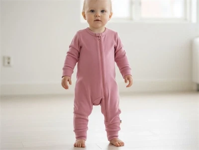 Joha uldheldragt pink med 2-i-1 fod