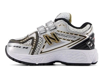 New Balance 1906 børnesneaker i sølv med velcrolukning