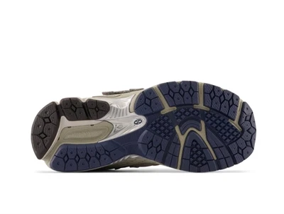 New Balance 2002 børnesneaker i grå nuance med velcrolukning