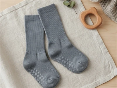 GoBabyGo skridsikre merinouldstrømper støvet blå