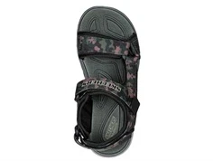 skechers sandal med velcrolukning og camouflageprint, set oppefra