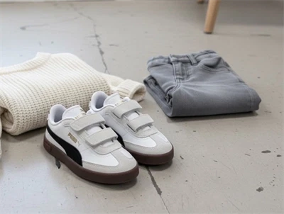 Puma Club II Era V PS sneaker i hvid med sort stribe