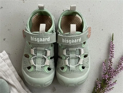 Bisgaard Parker sandal i grøn nuance med velcrolukning