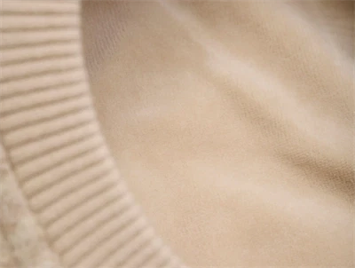 Nærbillede af Huttelihut elefanthue sand melange med ribkant