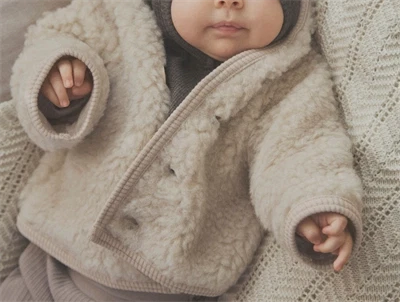 Huttelihut uldjakke cement med spids hætte og kvast