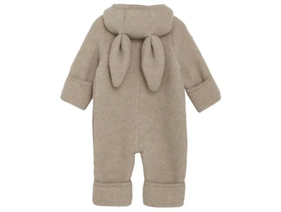 Huttelihut køredragt i camel melange med blød uldfleece og søde ører set bagfra