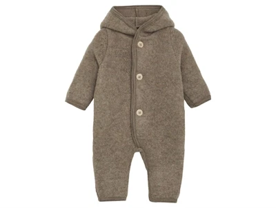 Huttelihut køredragt i savanne melange med blød uldfleece og spids hætte set forfra