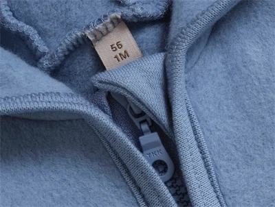 Huttelihut køredragt windward blue lynlåsdetalje