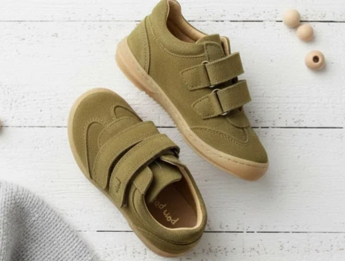 Pom Pom sneaker light green ruskind med velcro