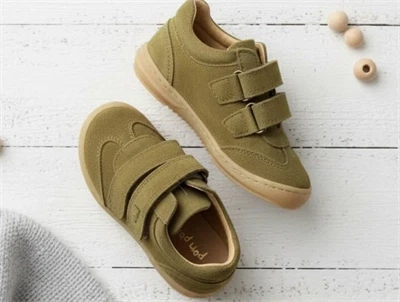 Pom Pom sneaker light green ruskind med velcro