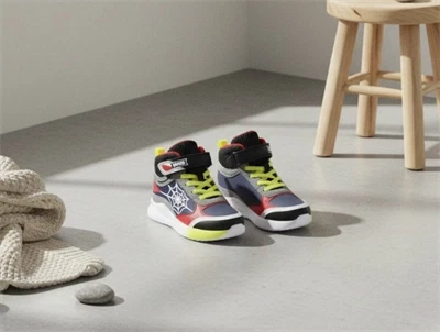 Primigi nero rosso sneaker med blinklys