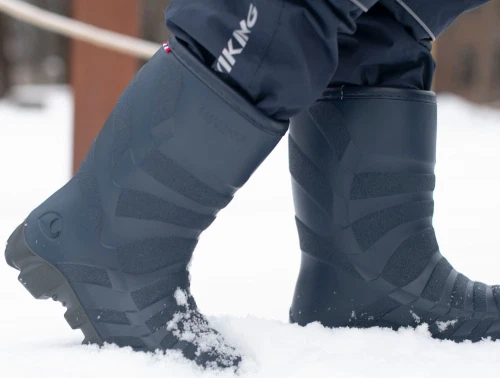 Viking Ultra Warm termostøvle navy med uldfor på sne