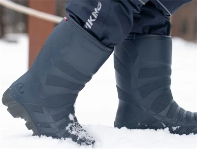 Viking Ultra Warm termostøvle navy med uldfor på sne